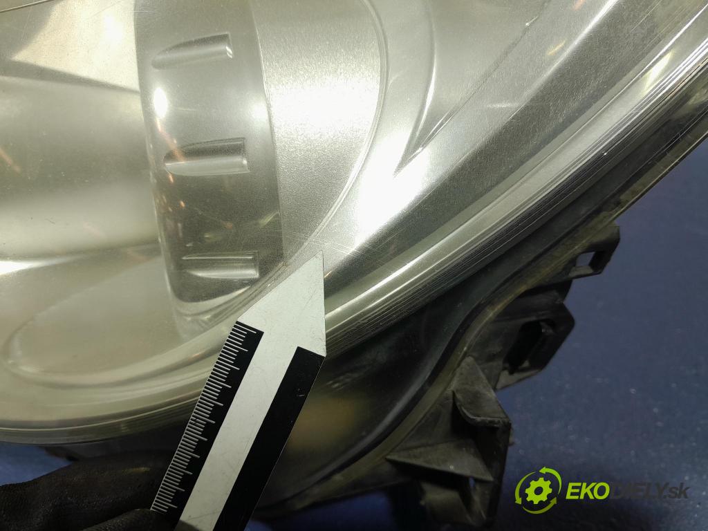 Opel Corsa 2008 Reflektor: Vľavo: 13186381