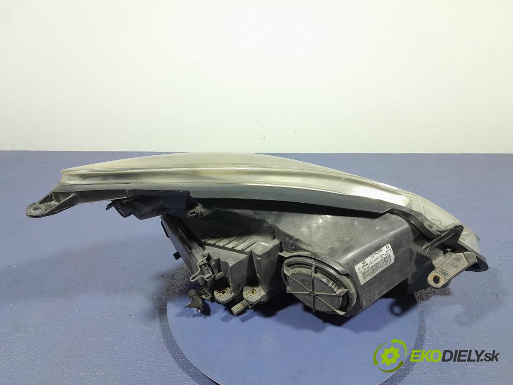 Opel Corsa 2008 Reflektor: Vľavo: 13186381