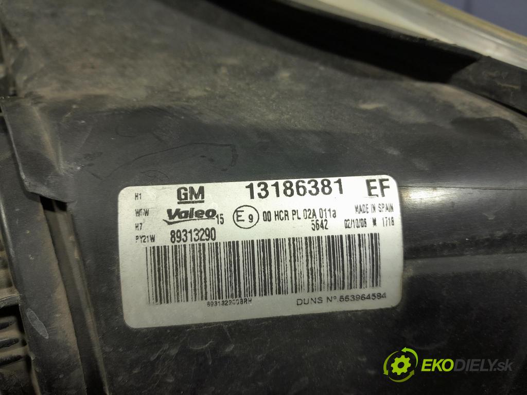 Opel Corsa 2008 Reflektor: Vľavo: 13186381