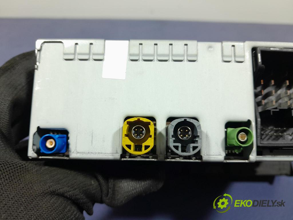 Audi A5 2014 modul Navigacia: 8R1035666G