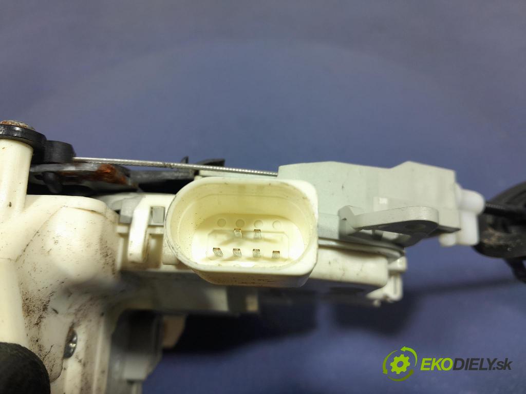 Audi A5 2014 zámok dvere Predné Vľavo: 8J1837015D