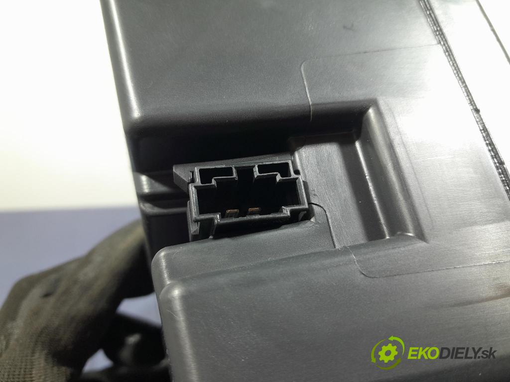 Audi A5 2014 Reproduktor / Subwoofer: 8T8035382