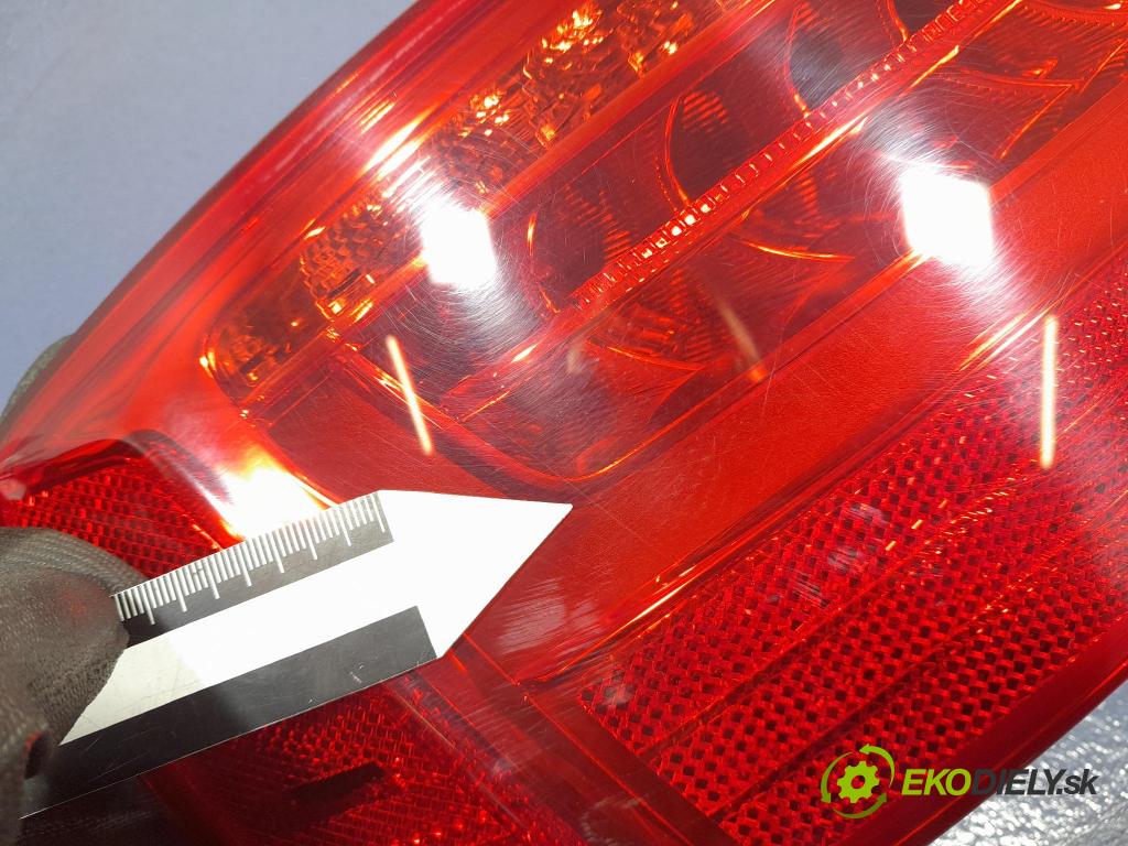 Audi A5 2014 svetlo / reflektor zad ľavá Vonkajsia: 8T8945095F