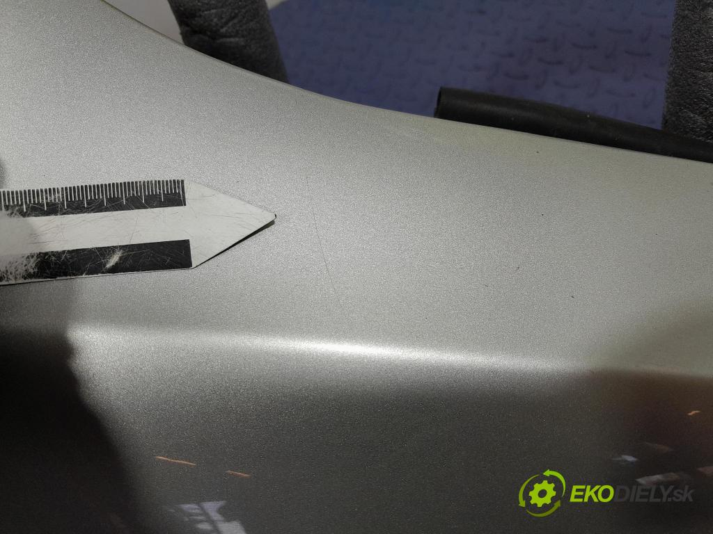 Toyota Avensis 2003 blatník Predné v pravo: