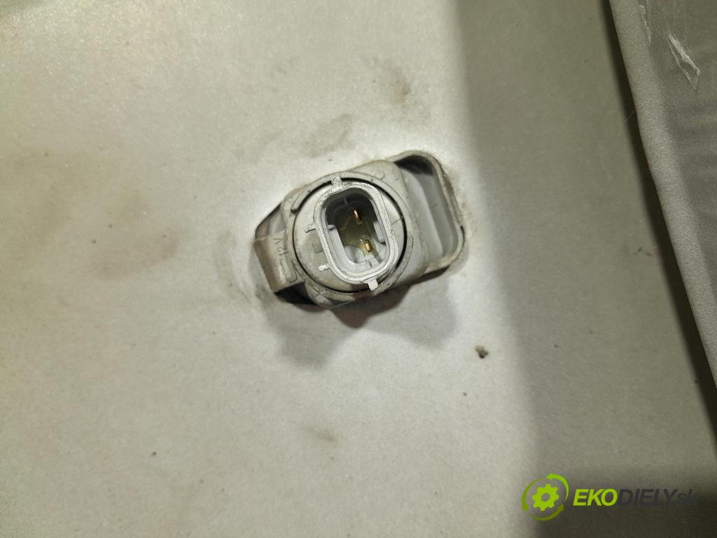 Toyota Avensis 2003 blatnik před v pravo: 