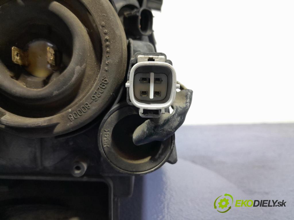 Toyota Avensis 2003 Reflektor: Vľavo: