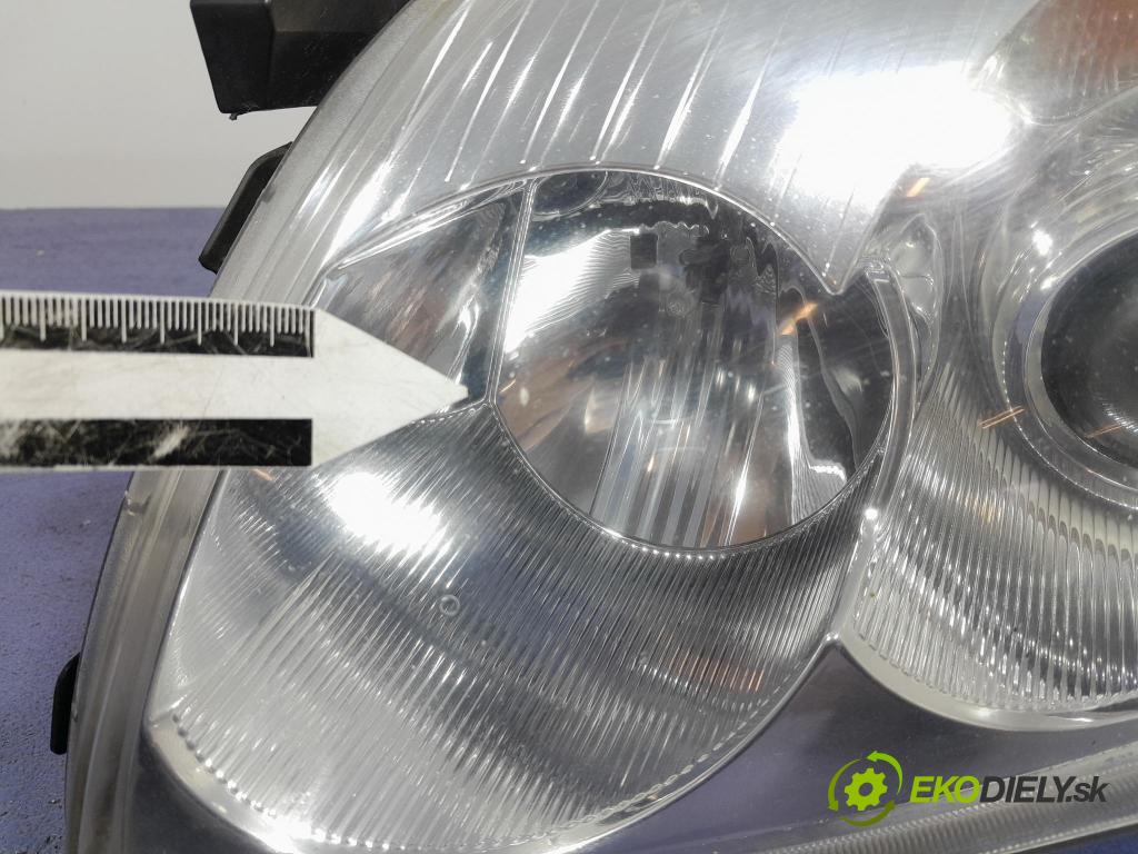 Toyota Avensis 2003 Reflektor: Vľavo: