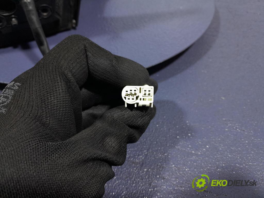 Toyota Avensis 2003 zrkadlo pravé