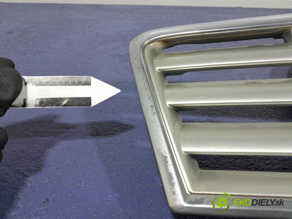 Toyota Avensis 2003 miežka / Gril: 53114-0D060