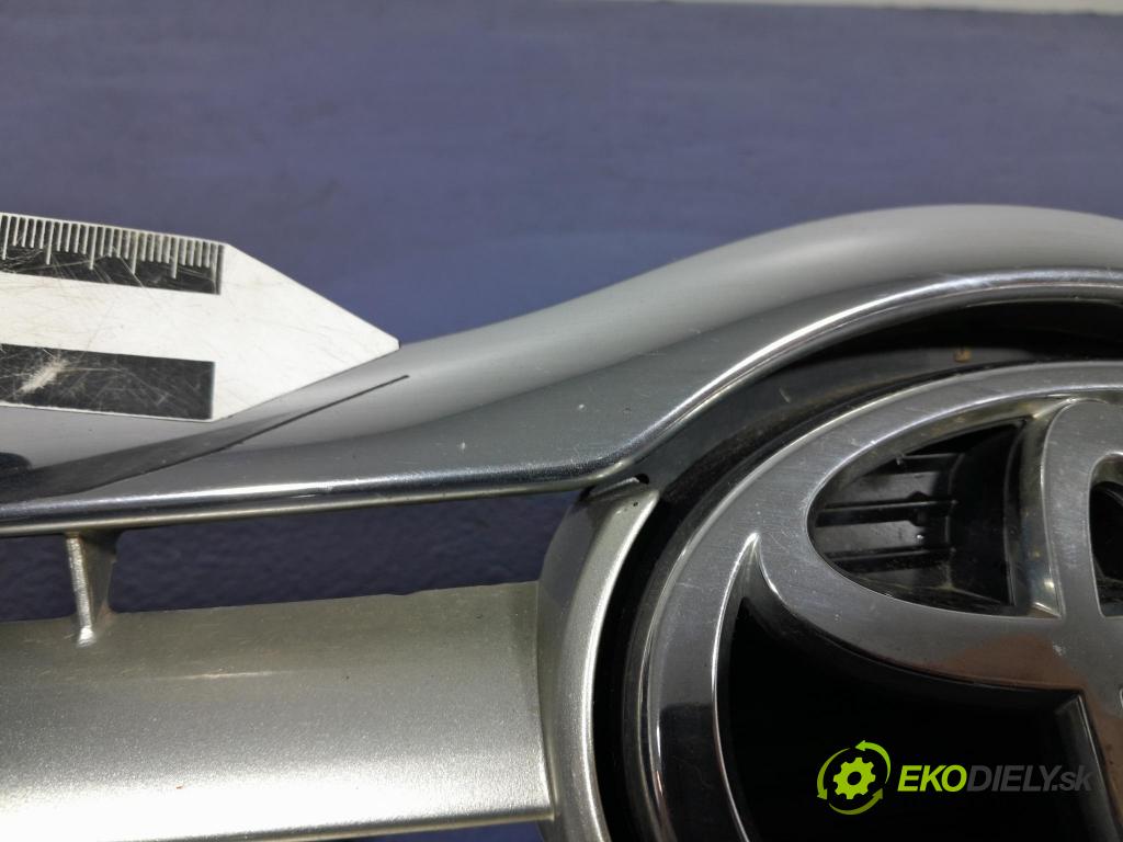 Toyota Avensis 2003 miežka / Gril: 53114-0D060