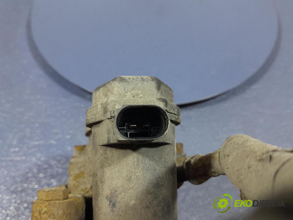 Audi A5 2014 brzdič brzdový zad Vľavo: