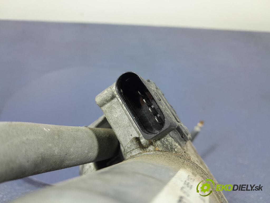 Audi A5 2014 mechanizmus motor: Stierače: Predné 8T1955023E