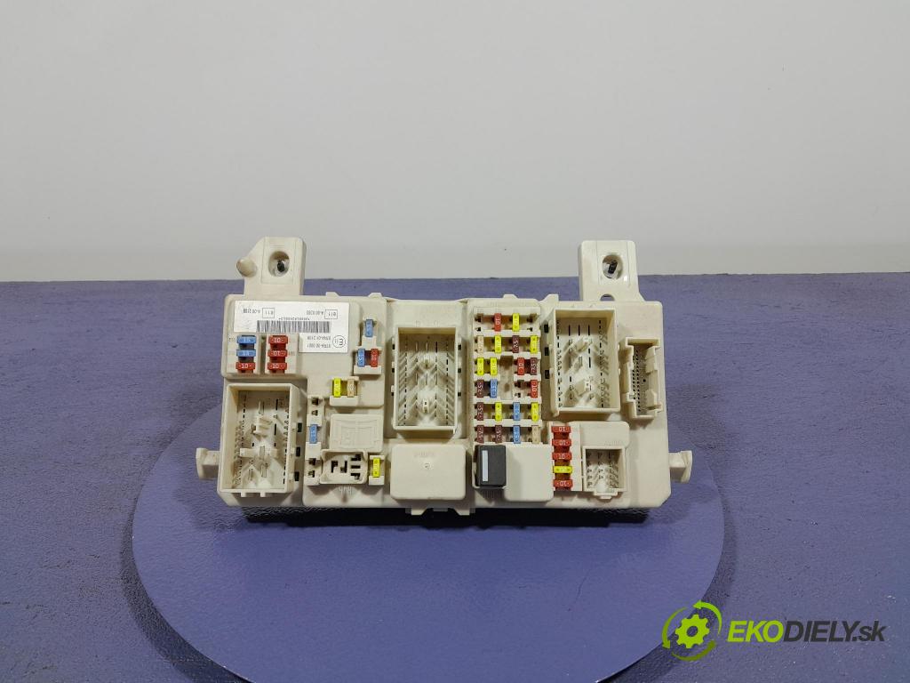 Ford Focus 2009 skrinka Poistky: 7M5T-14A073-JE