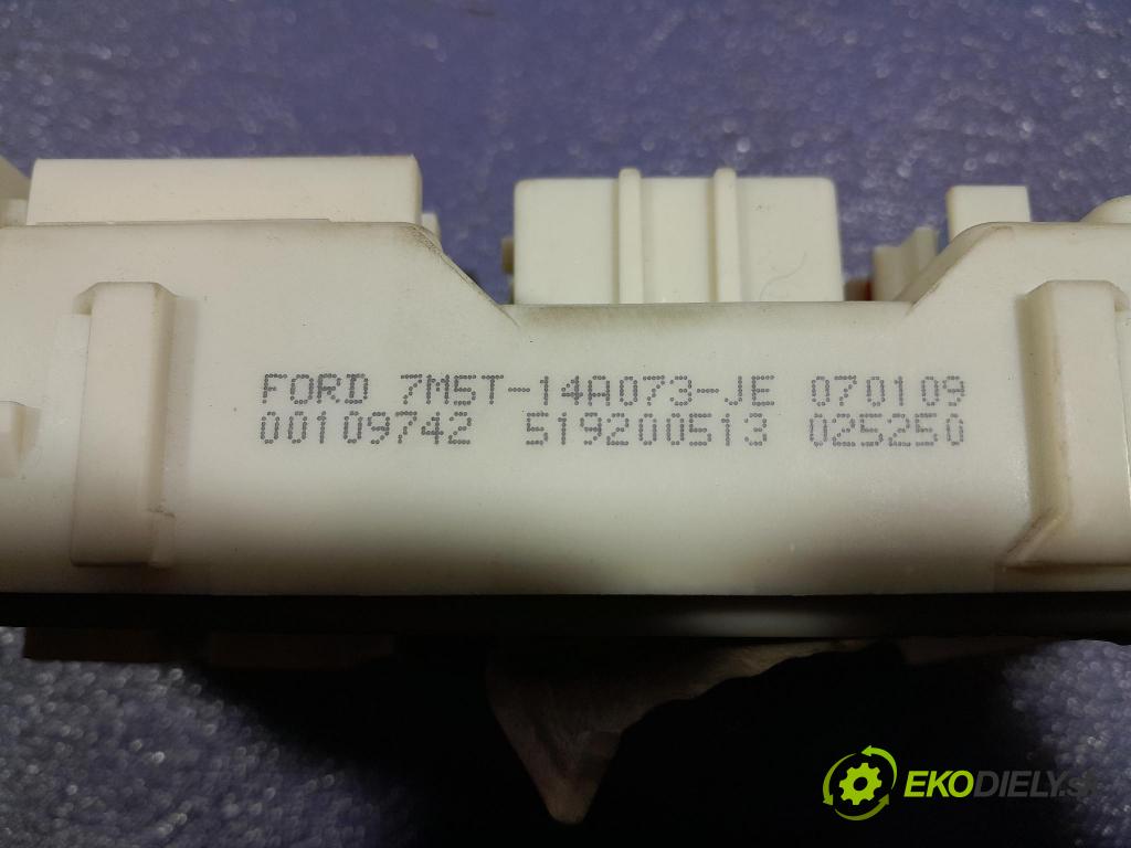 Ford Focus 2009 skrinka Poistky: 7M5T-14A073-JE