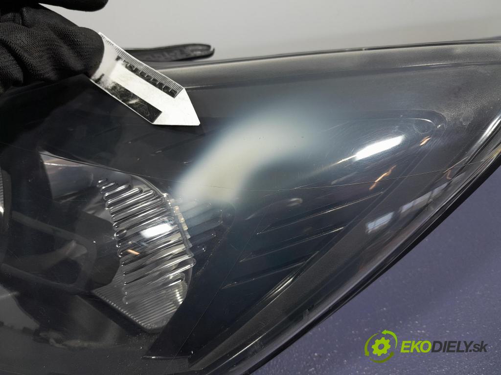 Ford Focus 2009 Reflektor: Vľavo: 8M51-13W030-CE