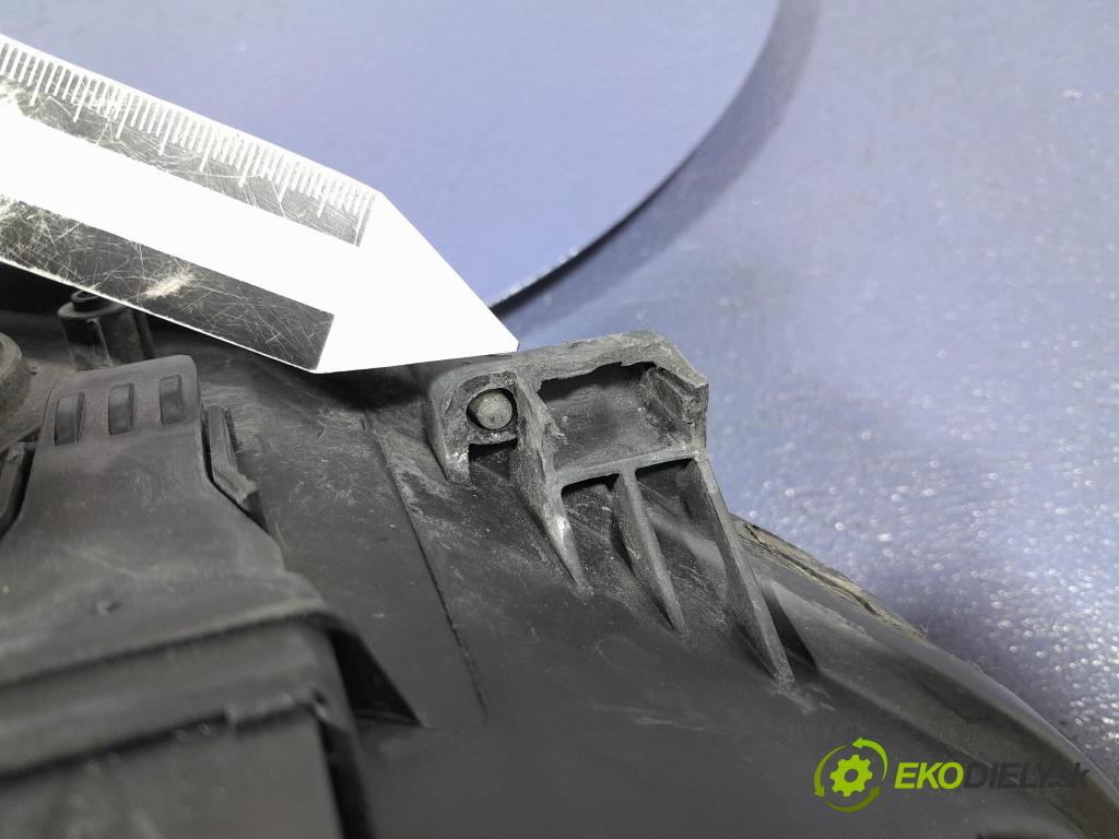 Ford Focus 2009 Reflektor: Vľavo: 8M51-13W030-CE