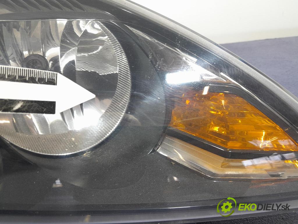 Ford Focus 2009 Reflektor: v pravo: