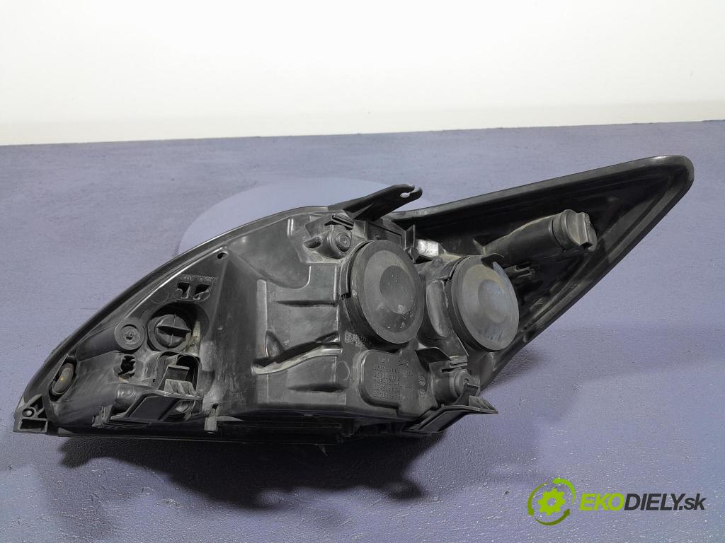 Ford Focus 2009 Reflektor: v pravo: