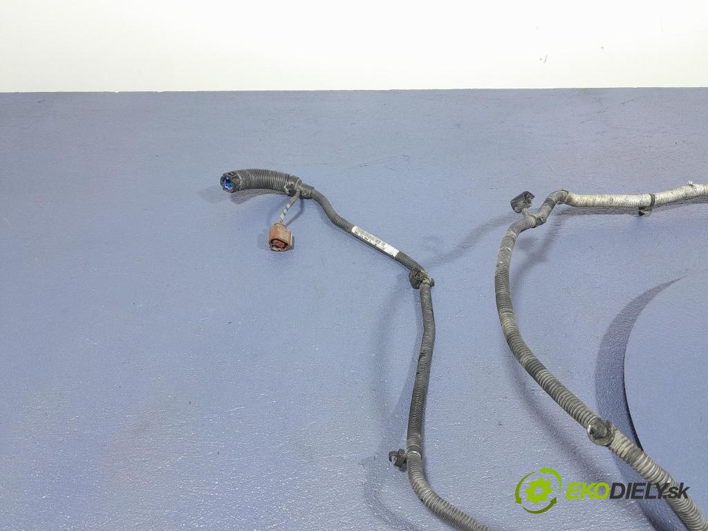 Audi A5 2014 rúrka paliva 8K0131984S