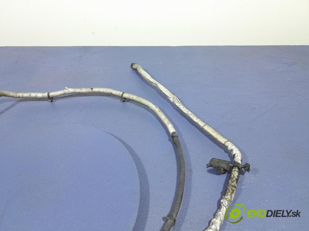 Audi A5 2014 rúrka paliva 8K0131984S