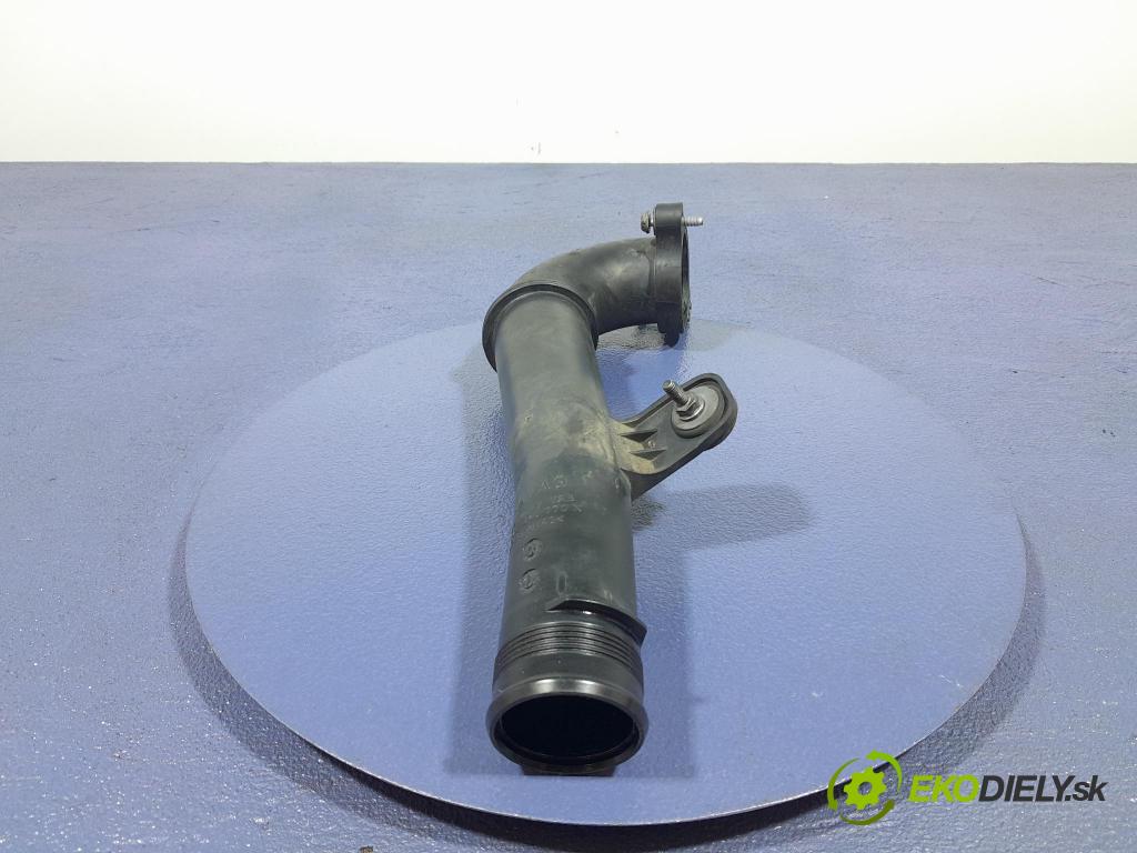 Audi A5 2014 trubka Vzduch: 04L145770N