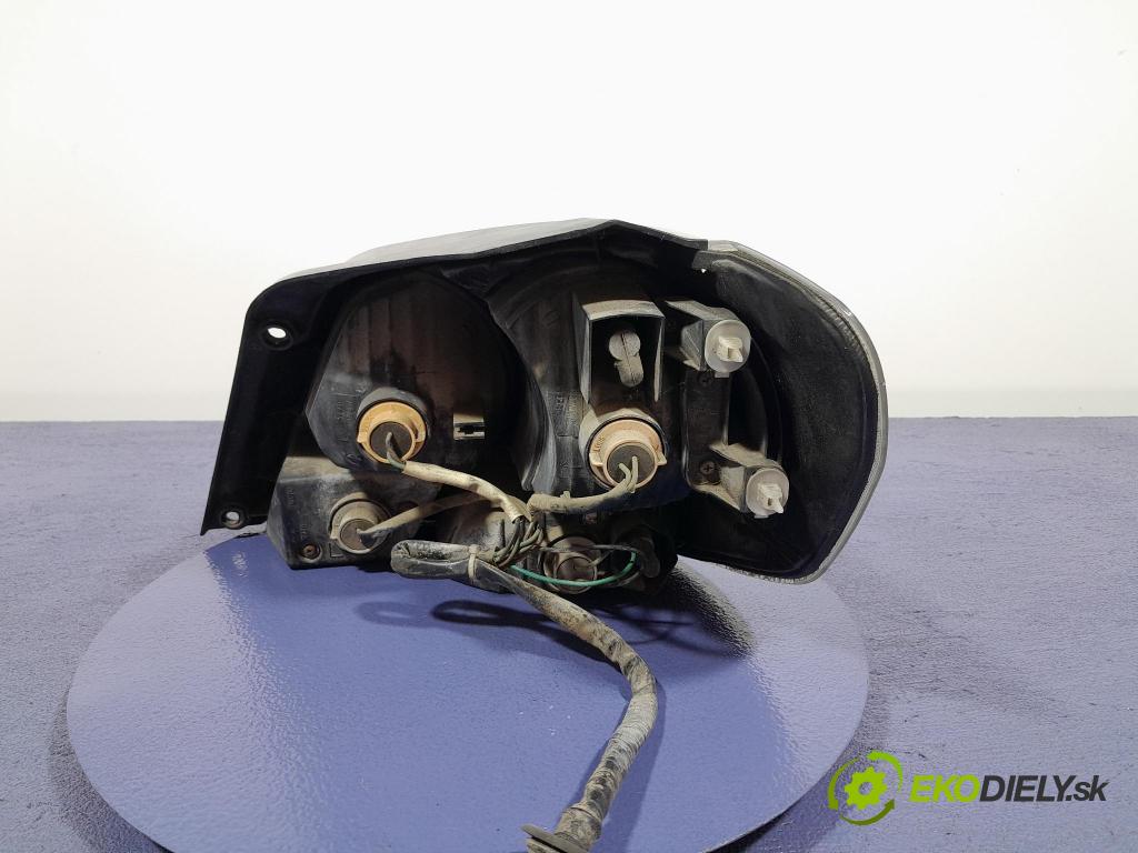 Mitsubishi Outlander 2004 svetlo / reflektor zad ľavá Vonkajsia: