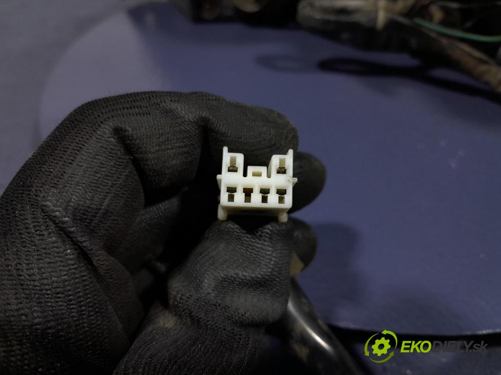 Mitsubishi Outlander 2004 světlo Zad: levá Mimo: 