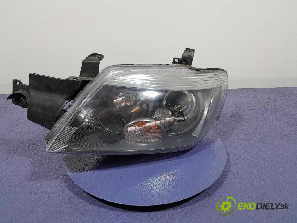 Mitsubishi Outlander 2004 Reflektor: Vľavo: