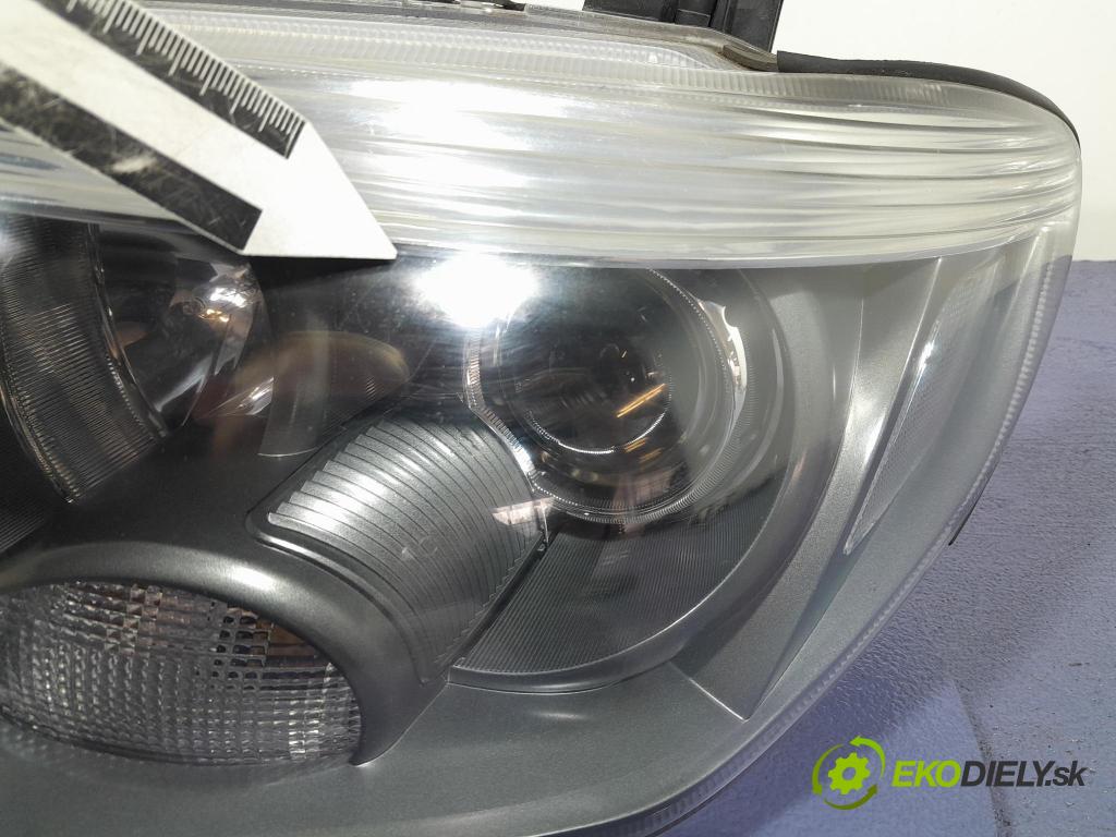 Mitsubishi Outlander 2004 Reflektor: Vľavo: