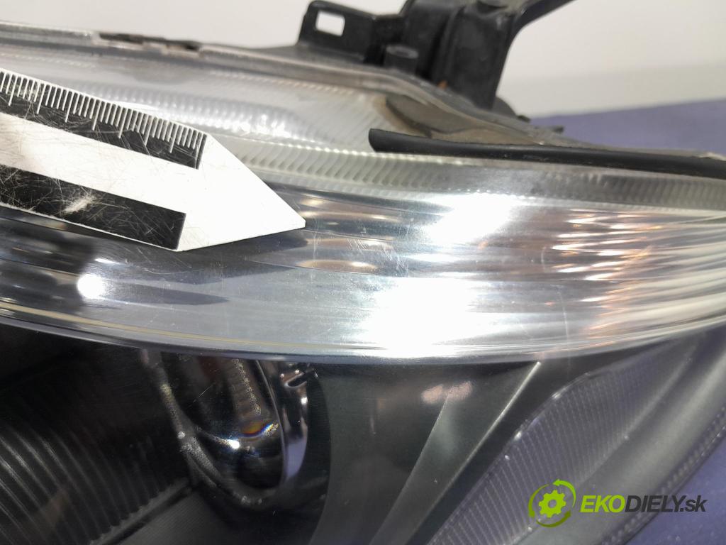 Mitsubishi Outlander 2004 Reflektor: Vľavo: