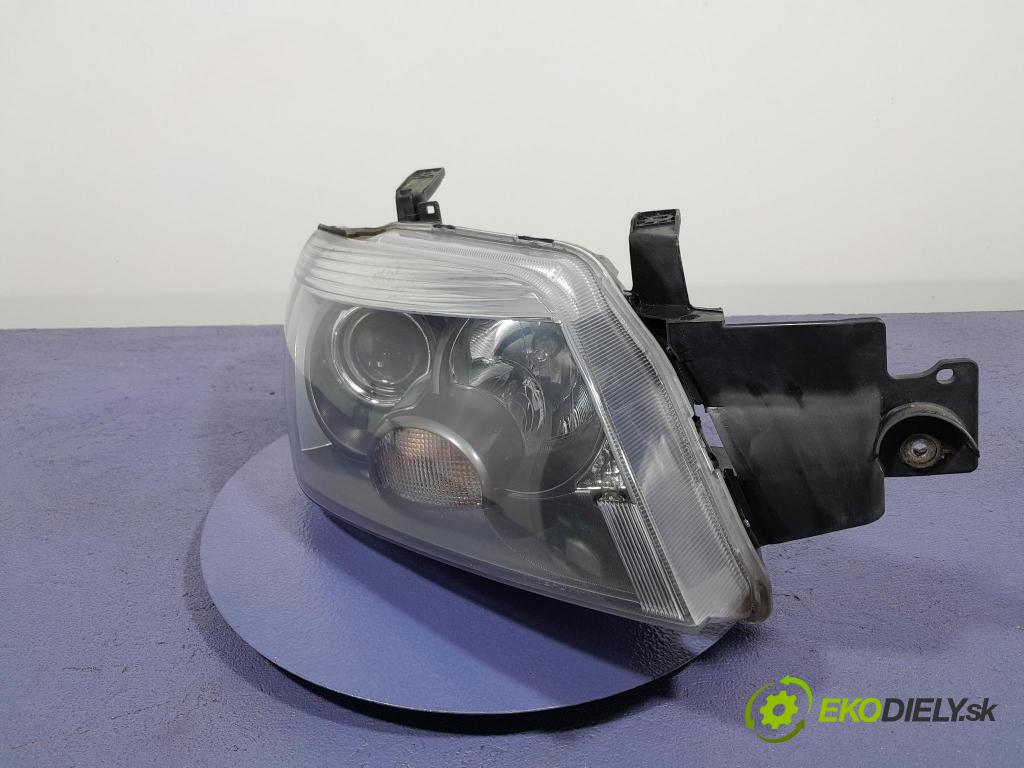 Mitsubishi Outlander 2004 světlo v pravo: