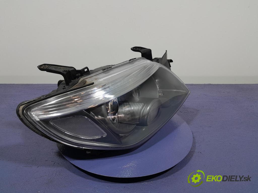 Mitsubishi Outlander 2004 světlo v pravo: