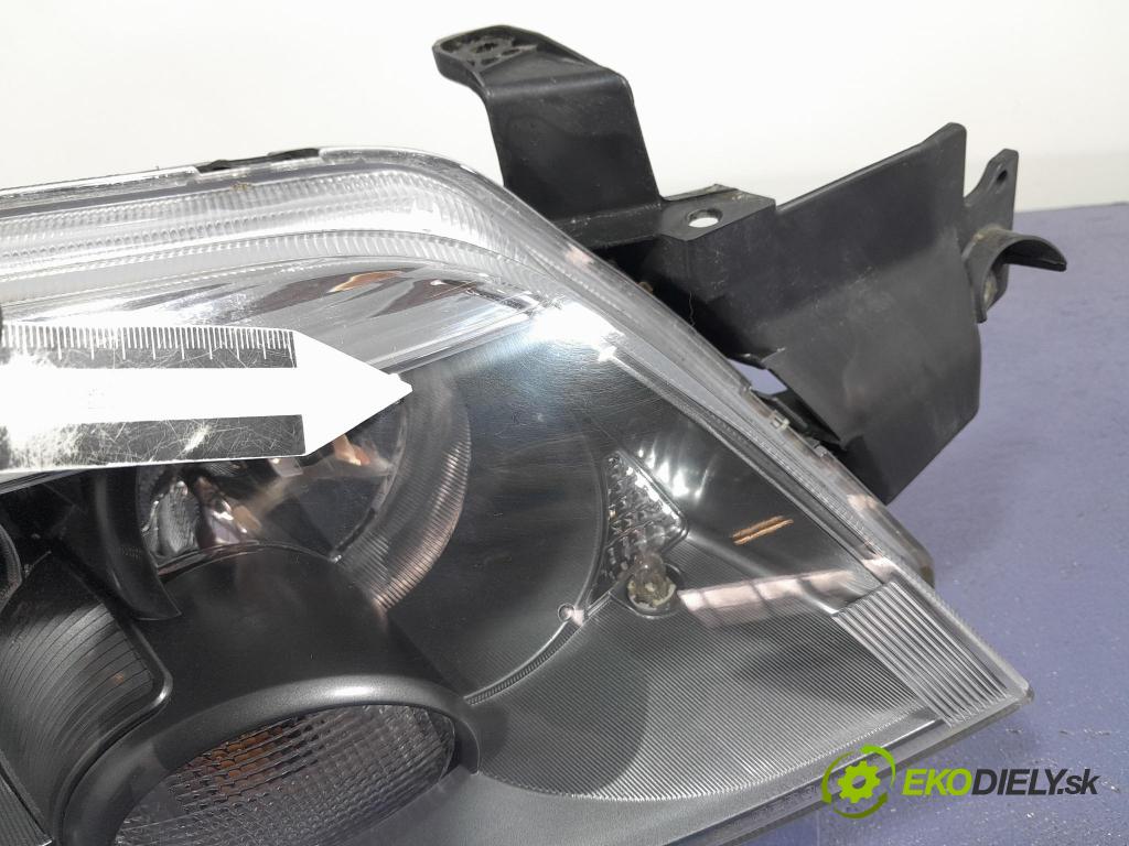 Mitsubishi Outlander 2004 světlo v pravo: