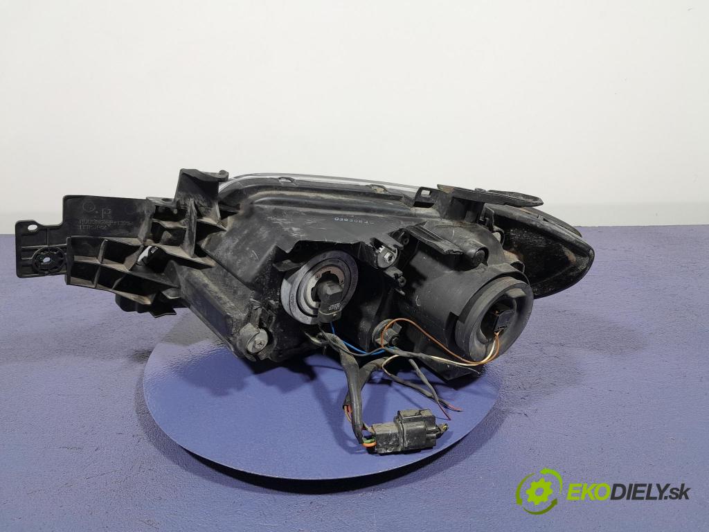 Mitsubishi Outlander 2004 světlo v pravo: