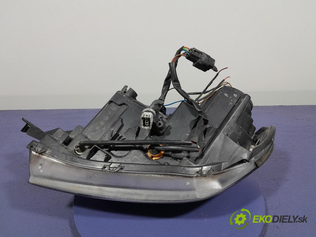 Mitsubishi Outlander 2004 světlo v pravo: 