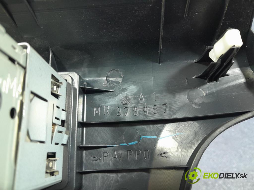 Mitsubishi Outlander 2004 prepínač Klimatizácia: Prúd vzduchu: MR979972HA