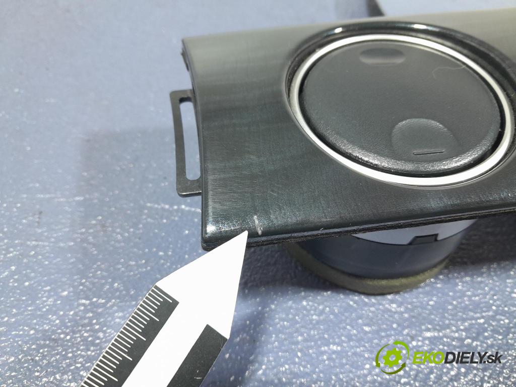 Mitsubishi Outlander 2004 lišta Dekoratívní: Uvnitř MN134799