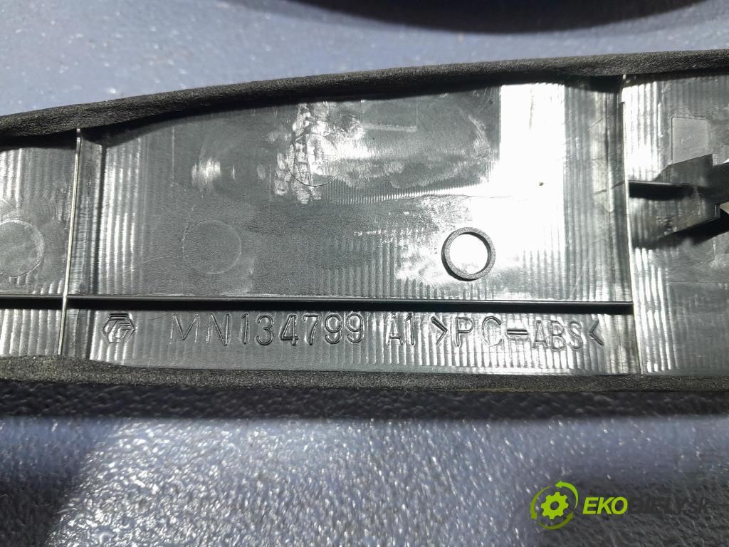 Mitsubishi Outlander 2004 lišta Dekoratívní: Uvnitř MN134799