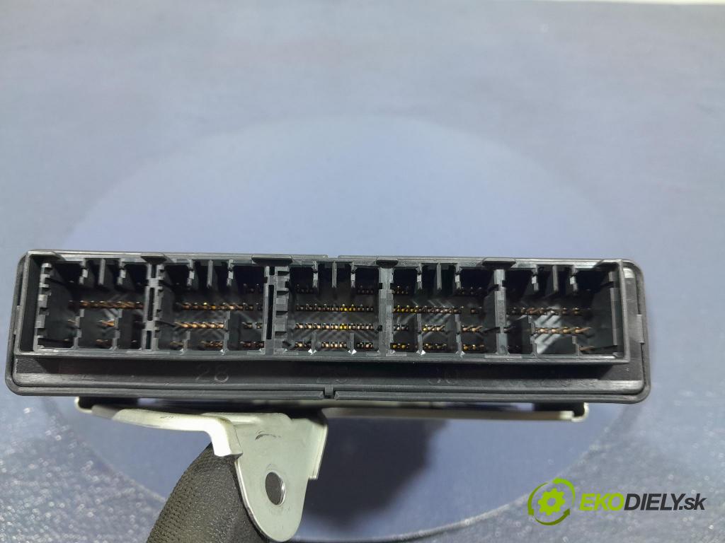 Mitsubishi Outlander 2004 řídící jednotka Motor: MN147192