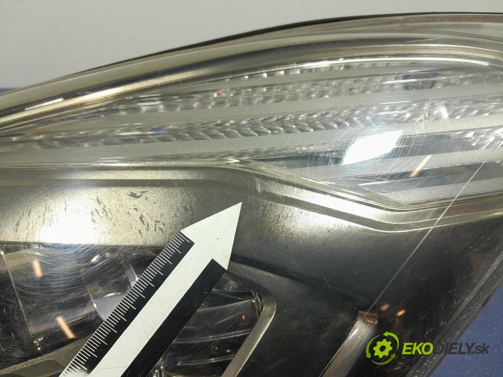 Citroen C4 picasso 2007 Reflektor: Vľavo: