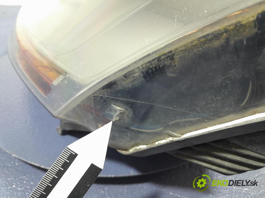 Citroen C4 picasso 2007 Reflektor: Vľavo: