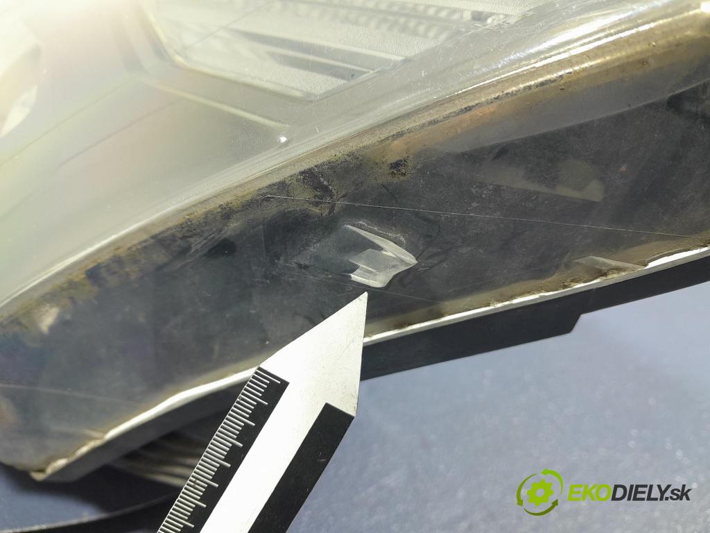 Citroen C4 picasso 2007 Reflektor: Vľavo: