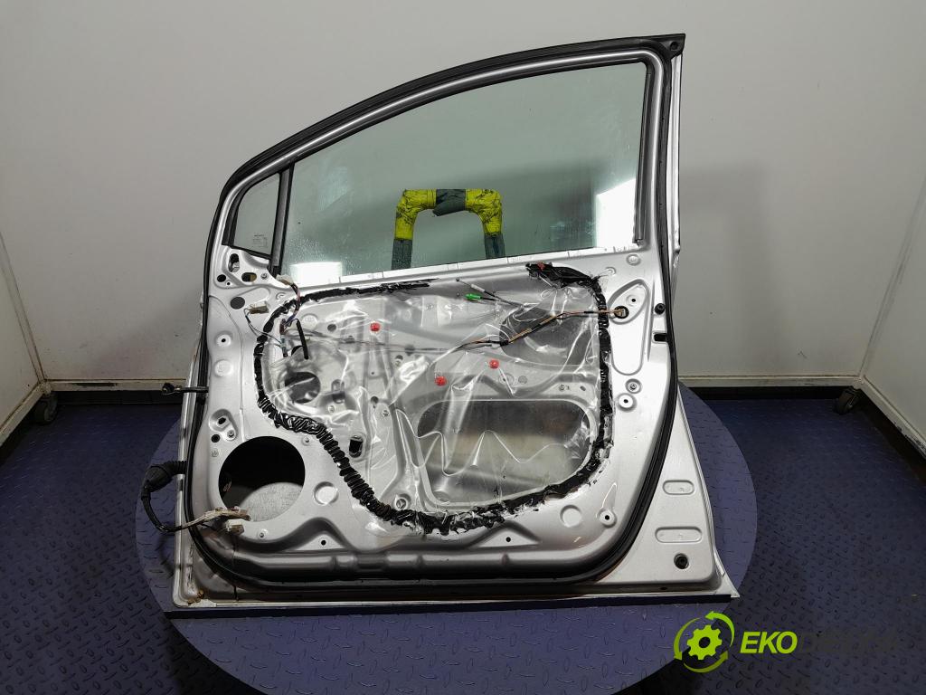 Toyota Yaris 2008 dveře před prave 