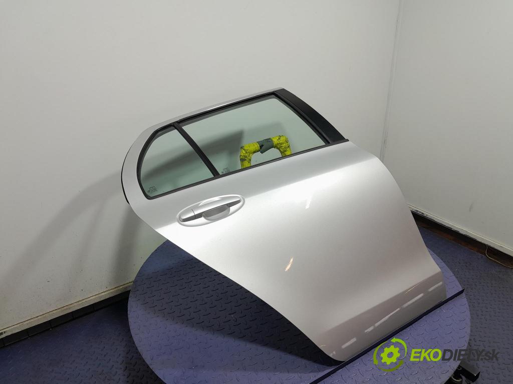 Toyota Yaris 2008 dveře Zad: prave