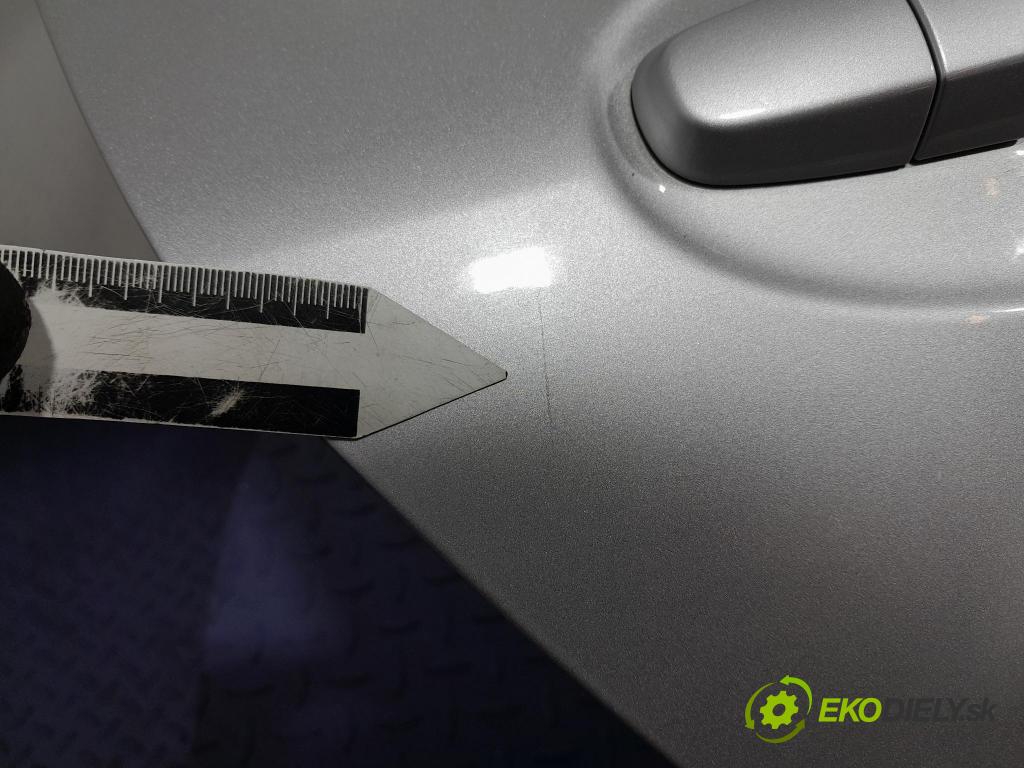 Toyota Yaris 2008 dveře Zad: prave