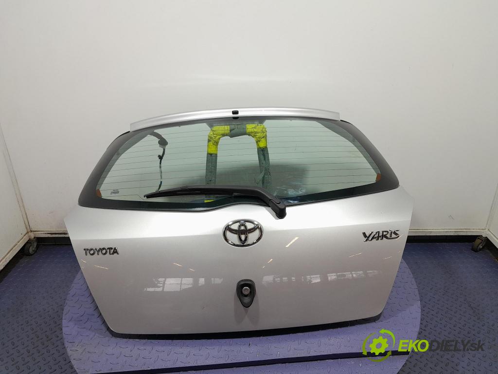 Toyota Yaris 2008 zadna dveře kufra: kufra: