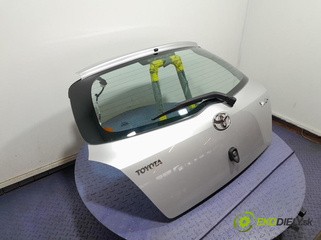 Toyota Yaris 2008 zadna dveře kufra: kufra: