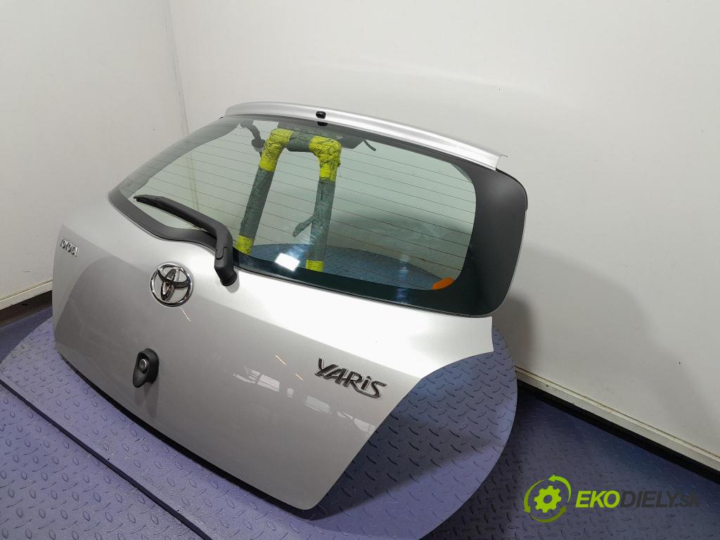 Toyota Yaris 2008 zadna dveře kufra: kufra: