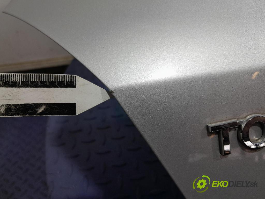 Toyota Yaris 2008 zadna dveře kufra: kufra: