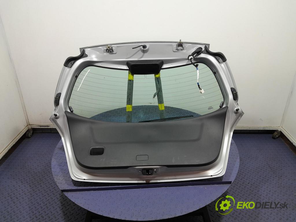 Toyota Yaris 2008 zadní dveře kufra: kufr 